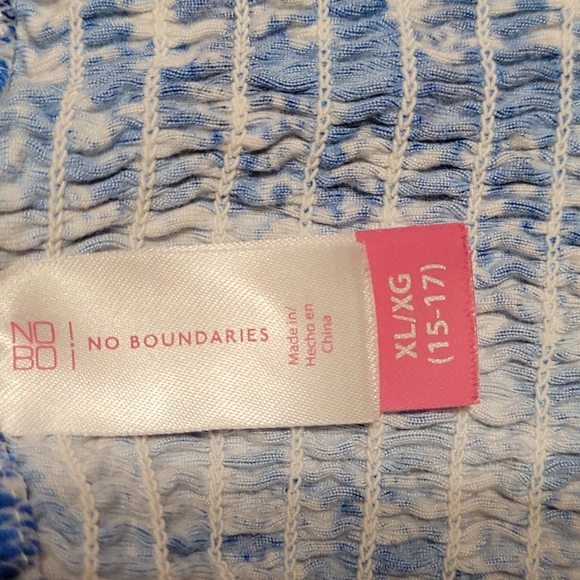 Cute top - Picture 3 of 3